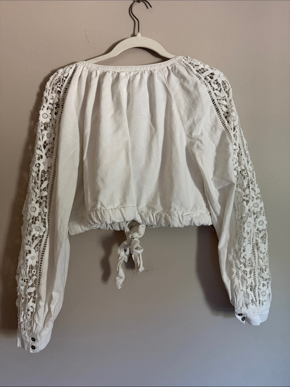 Crochet-Detail Tie-Hem Women's Top - White - Picture 6 of 6